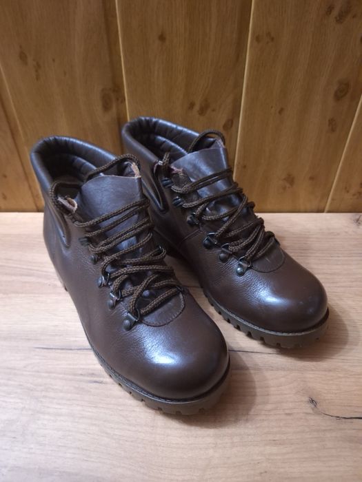 Шкіряні черевики, берци