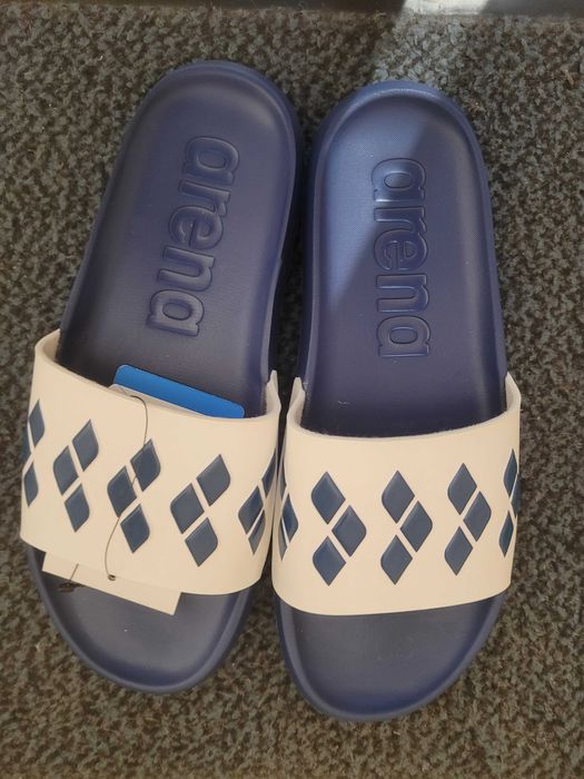 Продам фірмові тапочки для басейну та пляжу Arena модель Urban