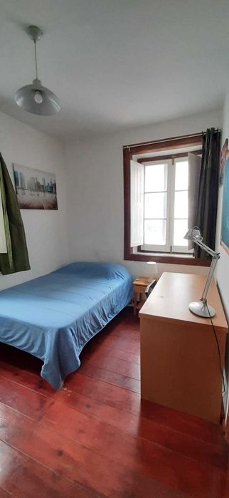Quartos ESTUDANTE para ENTRADA IMEDIATA com 2 janelas e terraço. Metro Saldanha Lisboa.