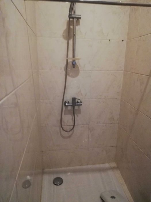 Estúdio ao Gaiashopping, com pequena cozinha, WC. Entrada independente. Menida trabalhadora ou estudante