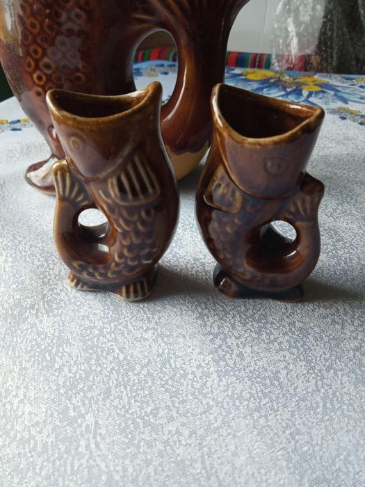 Karafka ryba i 4 małe rybki