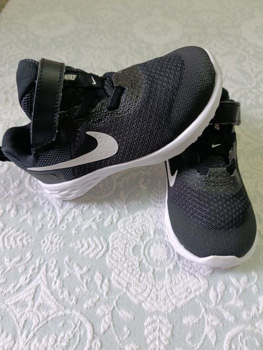 Продам дитяче взуття в дуже гарному стані.