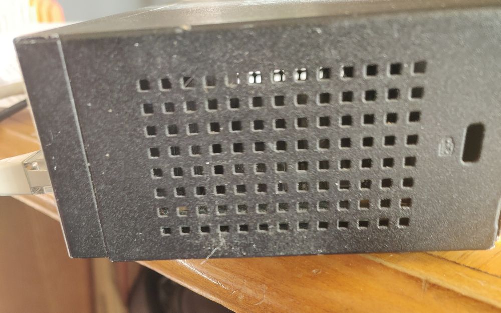 Мережевый комутатор Cisco SF110D-16