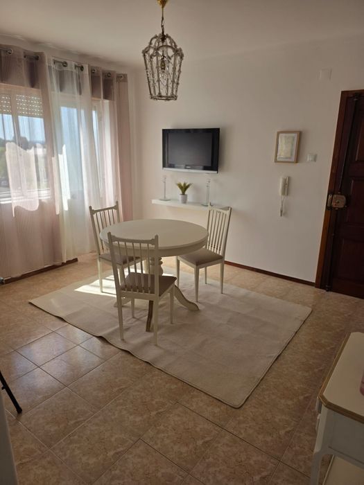 Arrendo T2 remodelado entrada imediata