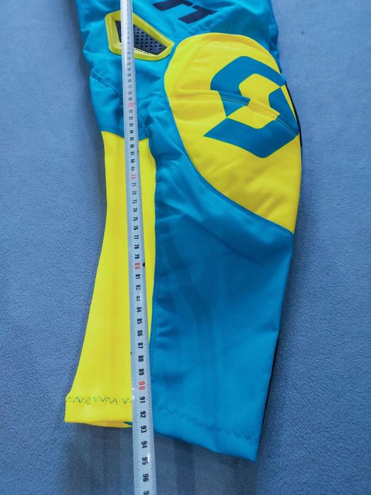 Spodnie w rozmiarze 32 Scott