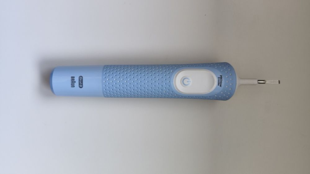 Szczoteczka elektryczna Braun Oral-B Vitality Pro + 4 końcówki