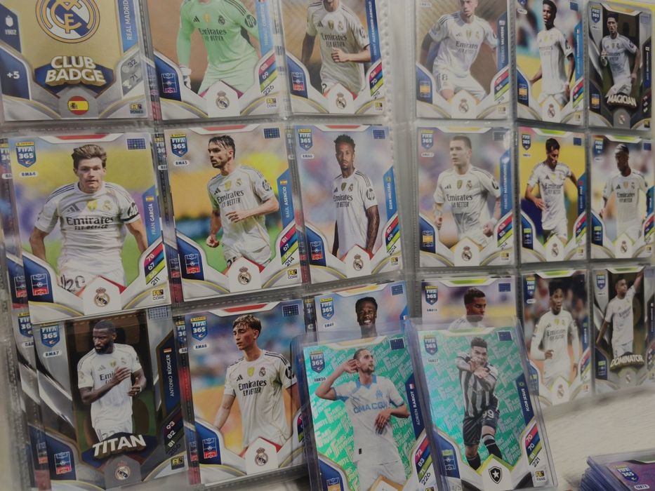 Kolekcja Panini FIFA 365, 2026 Adrenalyn, mogę podzielić na mniejsze