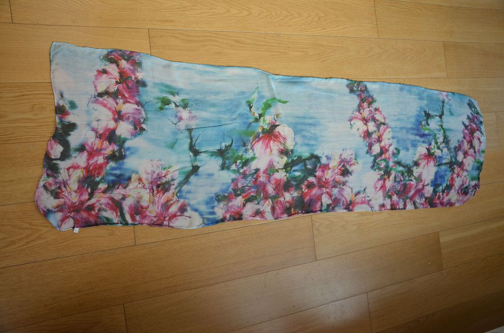 szal/chusta 100% Silk niebieskie kwiaty