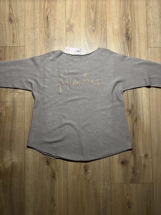 Sweter damski beżowy z napisem