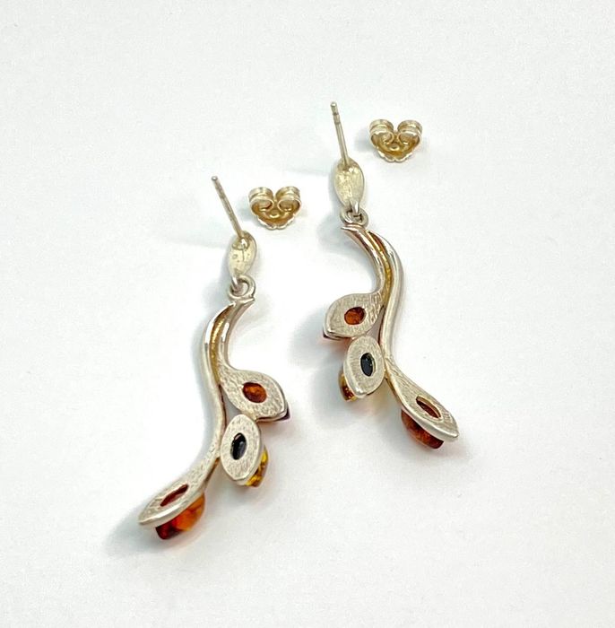 Пусеты серебряные с янтарем