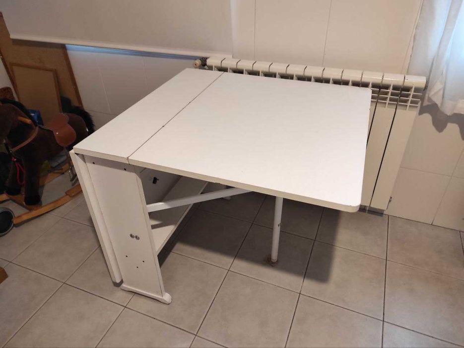 Mesa de cozinha dobrável