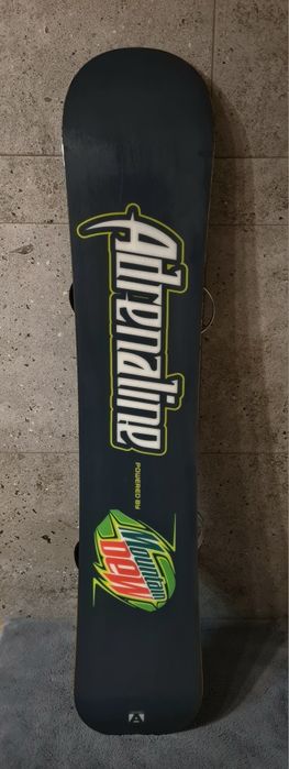 Deska snowboardowa Adrenaline x Mountain Dew – limitowana edycja