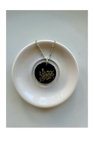 Zawieszka „fleur atomique” biżuteria handmade żywica srebro