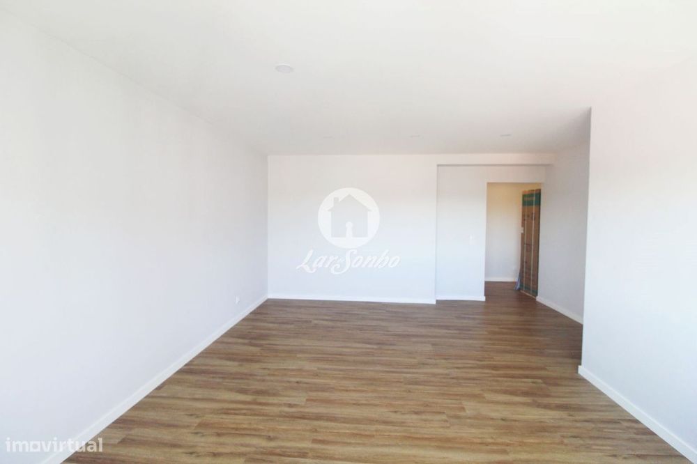 Apartamento T2, remodelado, localizado na prestigiada Urbanização N...