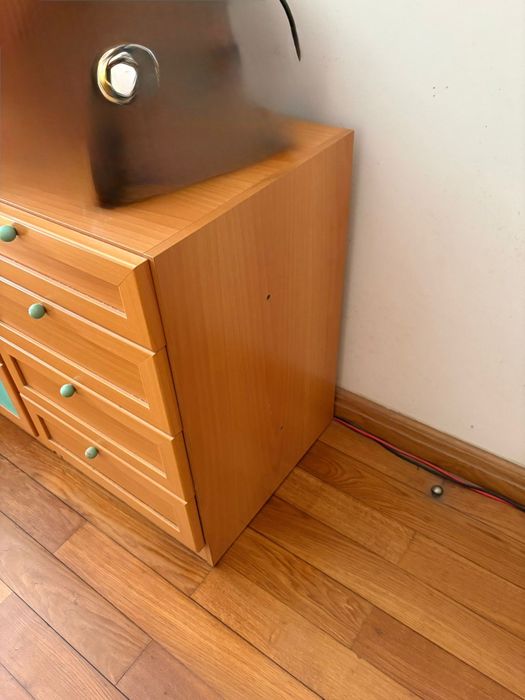 Cómoda com gavetas e mesa de cabeceira