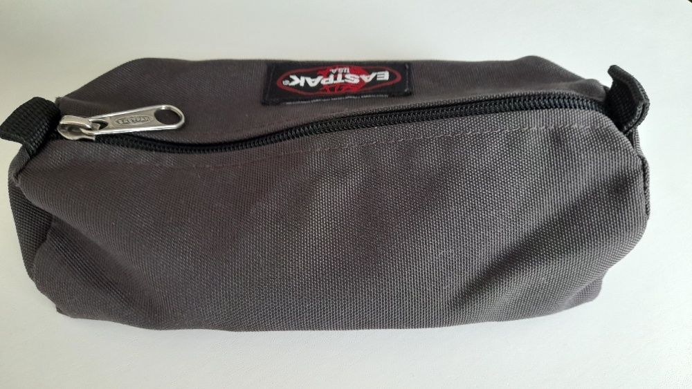 Estojo Eastpak novo