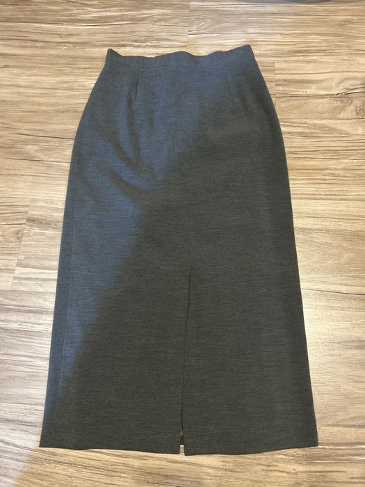 Długa szara spódnica