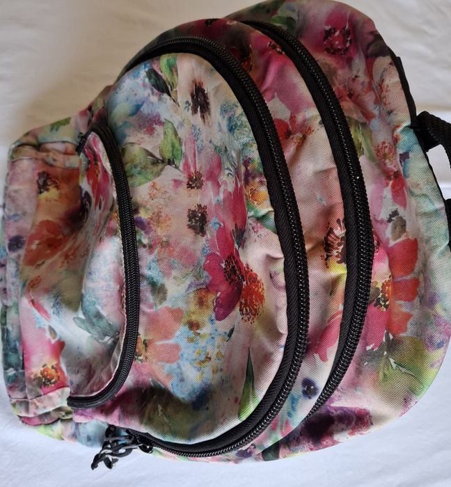 Mochila GUTS como nova