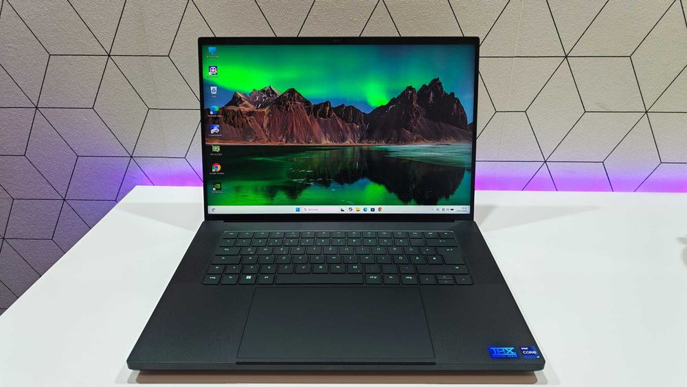 Razer Blade 16 | i9-13950HX | 32GB | 2TB SSD | RTX 4090 16GB | Mini-LED
