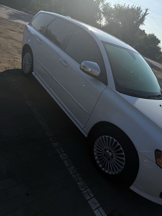 Продам  Volvo v 50 1.6 дизель 2011 р.  R-дизайн в максильній комплектації