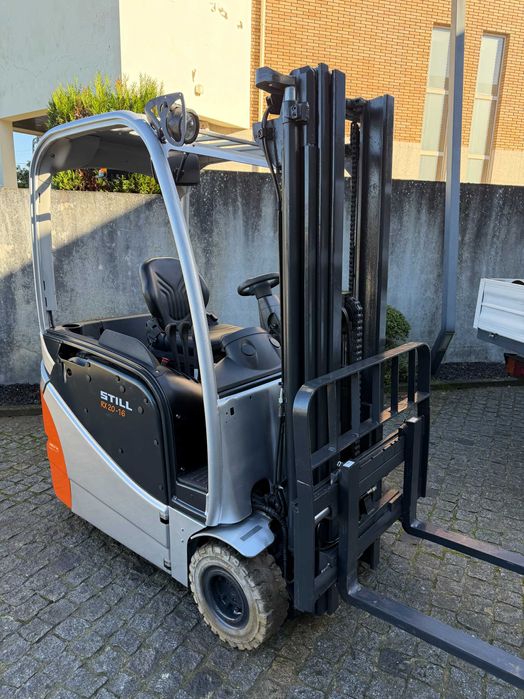 Empilhador eletrico 2014