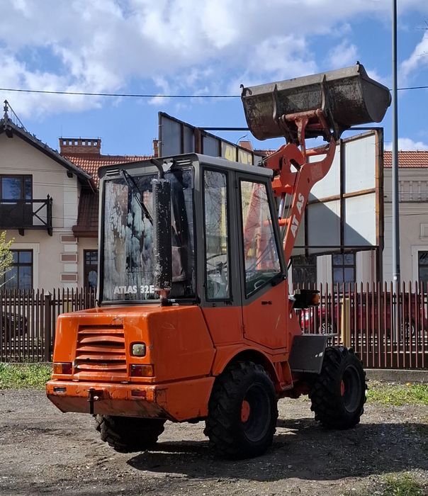 Ładowarka atlas 32e 2,4t  00rok lyzka widły transport