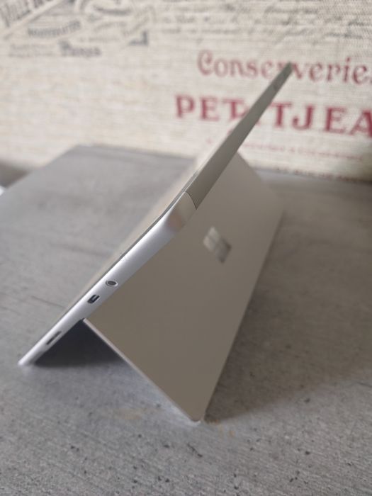 Продам планшет Microsoft Surface Go 2  4/64
