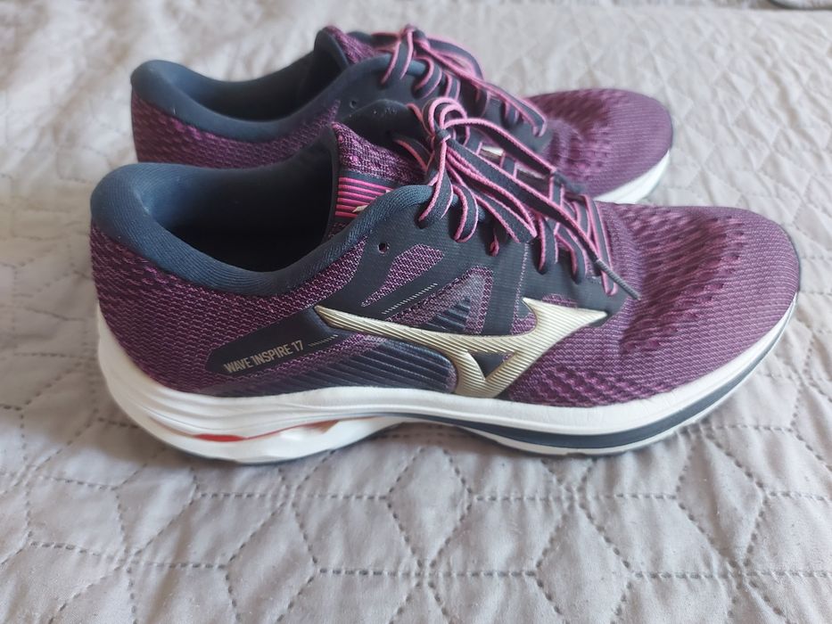 Бігові кросівки Mizuno Wave Inspire 17