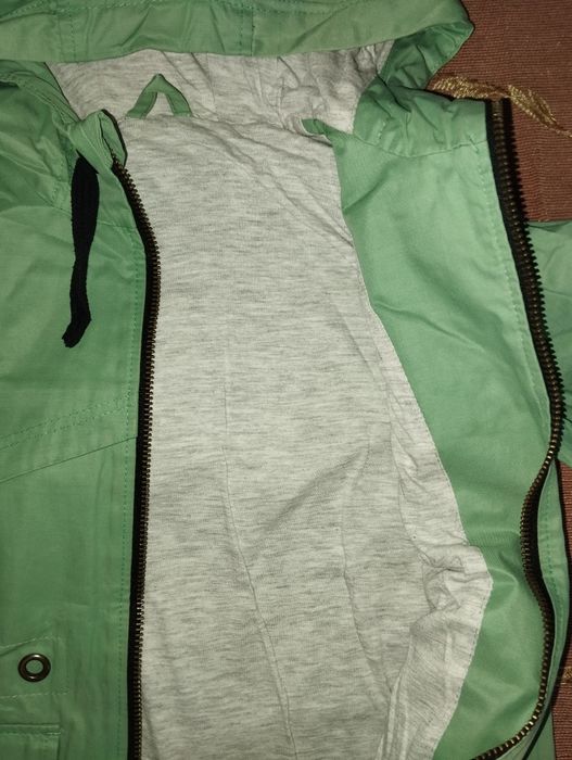 Вітрівка на дівчинку