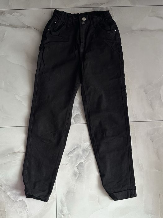 Sprzedam damskie spodnie jeansowe czarne marki Bershka ( rozmiar XS )