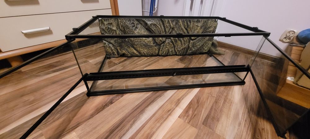 Sprzedam terrarium exo -terra 90 x 45 x 30 stan idealny tło Prudnik