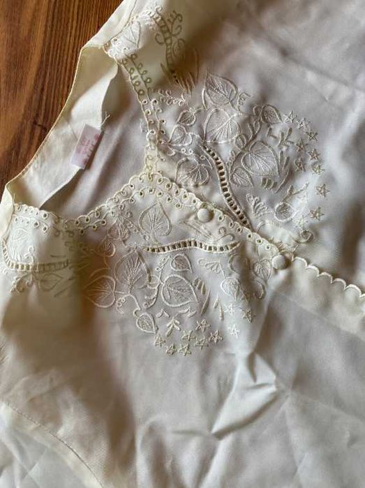 CUC 44 elegancka biała ecru bluzka ozdobna