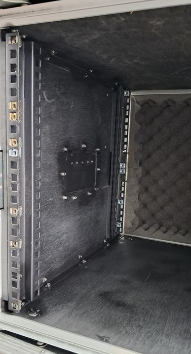 Rack 8U - Preta impecável