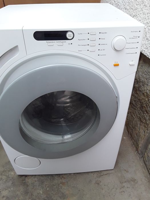 Maquina de Lavar Roupa MIELE - igual a nova