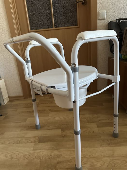 Крісло-туалет складне A8700AA, NOVA