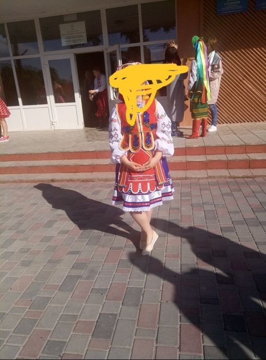 Продаж вишитого костюма.