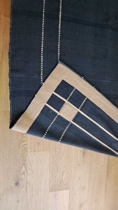 Tapete artesanal de algodão e juta