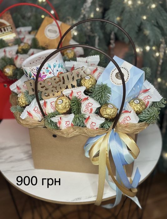 Подарунковий новорічний набір Кіндер Рафаелло мандариновий букет