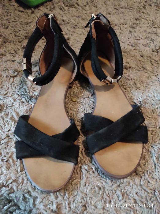 eleganckie sandały dla dziewczynki