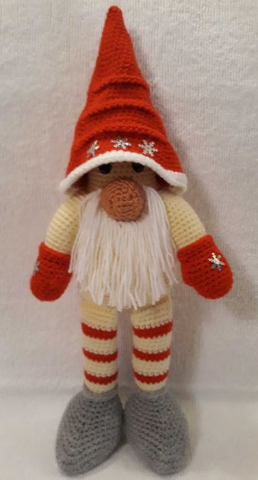 Вязаные игрушки  Гномик