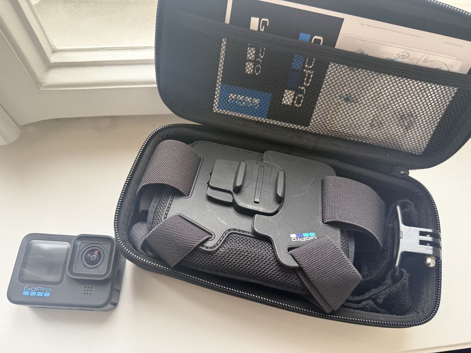 Екшен камера GoPro 10 Black з кейсом і кріплиннями на груди і руки