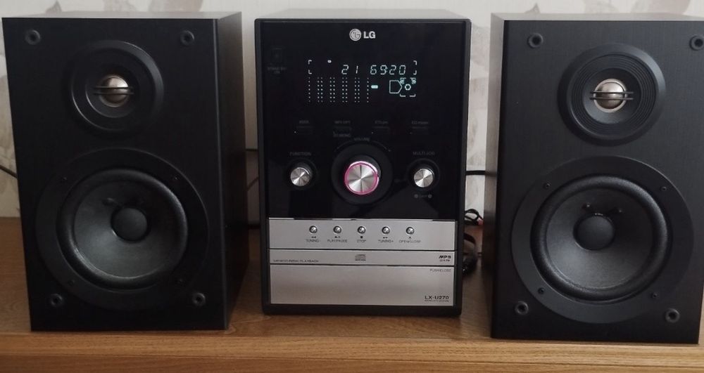 Продам Музичний центр LG LX-U 270 X