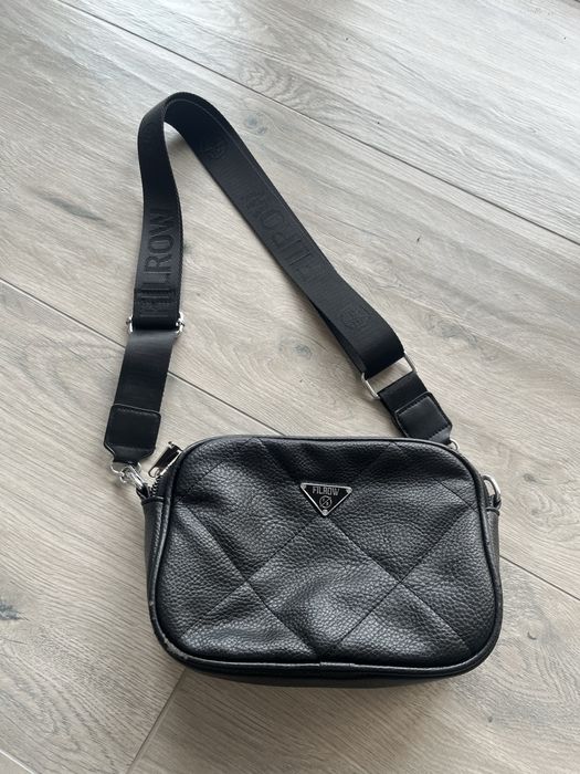 Torebka damska czarna z paskiem