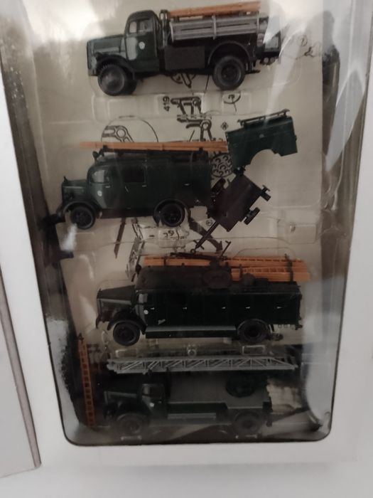 Pojazdy H0 1:87 Roco dwa nowe komplety