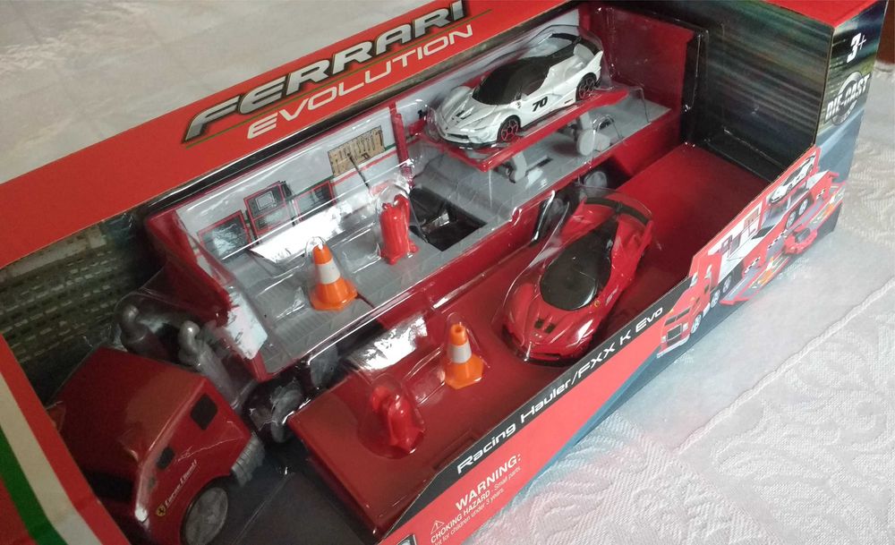 Maisto - Transportador Ferrari - Racing Hauler + 2 Ferrari FXX K Evo