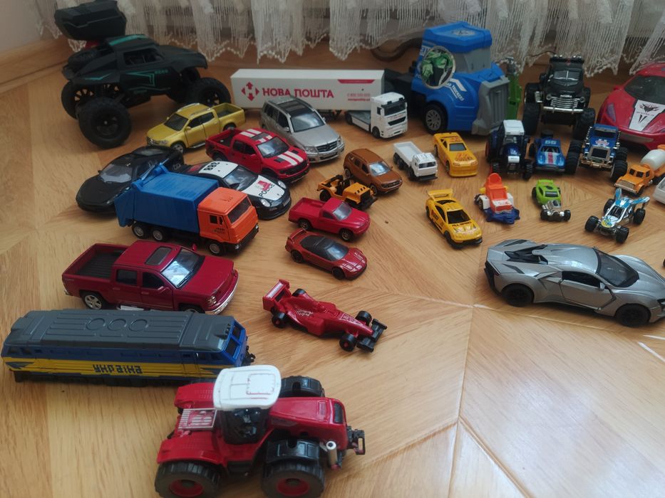 Розпродаж колекцій машинок