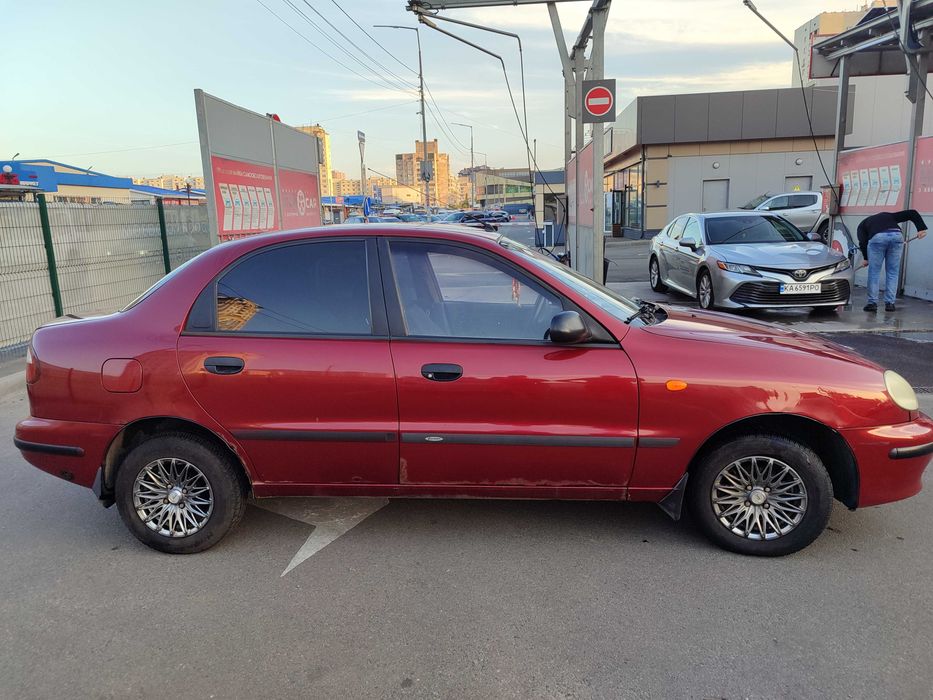 Автомобіль Daewoo lanos