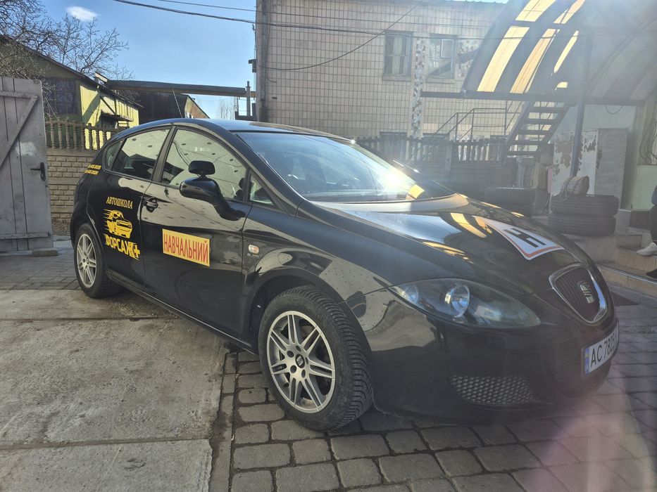 Продається навчальний Seat Leon, 2005.