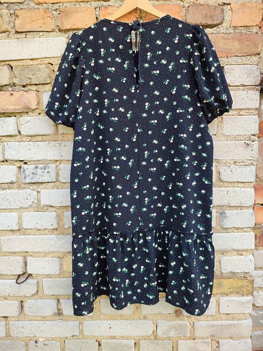 Sukienka w kwiatki H&M