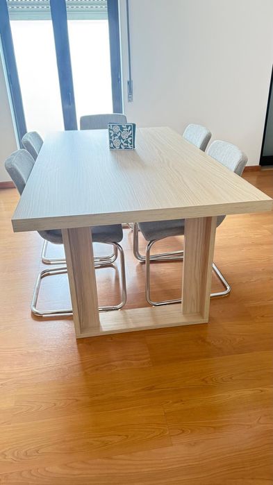 Mesa de Jantar para 6 cadeiras